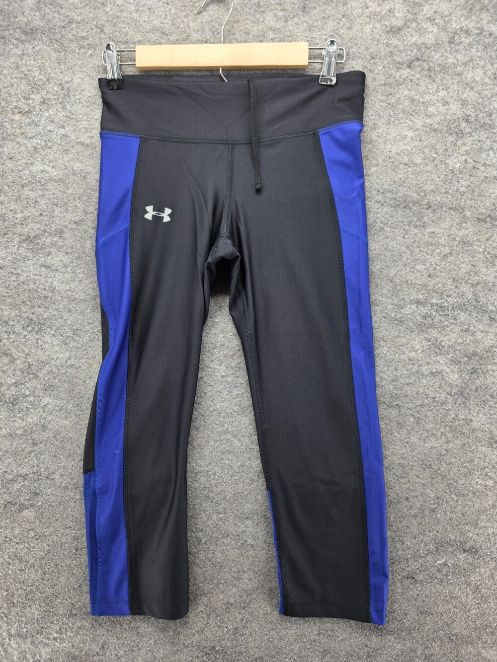 Under Armour Leggings Womens Medium Cropped Compression Heatgear Black Workout